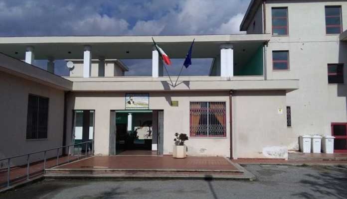  Lamezia Terme.Pianificava di accoltellare la docente a scuola: sventata la tragedia dai carabinieri